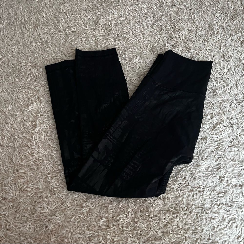 Lululemon Wunder Under High-Rise Crop 23" *Full-On Luxtreme Manifesto size 4